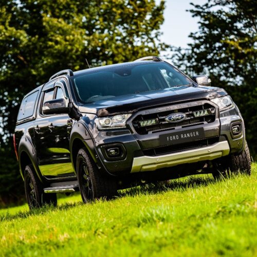 Kuvassa Lazer Grille Kit Ford Ranger 2019-2022, Triple-R 750 lisävaloilla