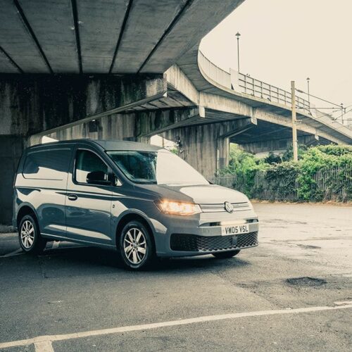 Kuvassa Lisävalopaketti puskuriin VW Caddy 2021- Lazer Linear 18 valolla