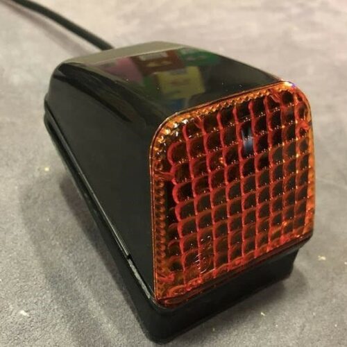 Kuvassa LED-äärivalo katolle oranssi, Volvo FH