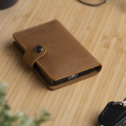 Kuvassa Ledlenser Lite Wallet Plus lompakkovalaisin, 150lm