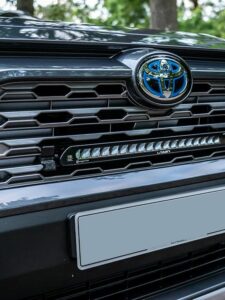 Kuvassa Lazer Grille Kit Toyota RAV4 Hyprid 2019- Linear 18 valoilla