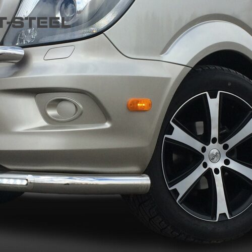 Kuvassa LED-Päiväajovalosarja, etuhelmaputkeen upotettava