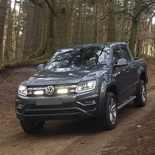 Kuvassa Lazer Grille Kit VW Amarok V6 2016- Triple-R 750 lisävaloilla