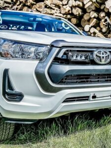 Kuvassa Lazer Grille Kit Toyota Hilux Active / Icon / Invincible 2021-