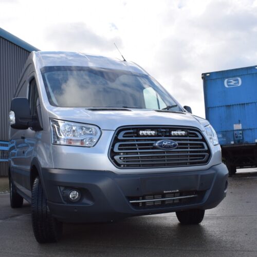 Kuvassa Lazer Grille Kit Ford Transit 2014- ST4 Evolution lisävaloilla