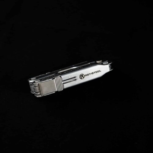 Kuvassa Leatherman Super Tool 300, RST-Steel logolla