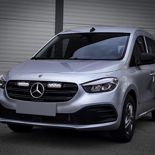 Kuvassa Lazer Grille Kit MB Citan 2022- ST4 Evo lisävaloilla