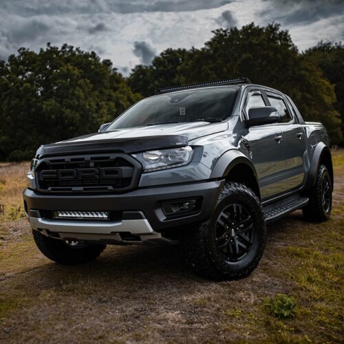 Kuvassa Ford Ranger Raptor 2018- Lazer Triple-R 1250 STD lisävalolla