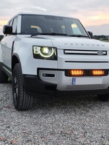 Kuvassa Lazer Grille Kit Land Rover Defender 2020-