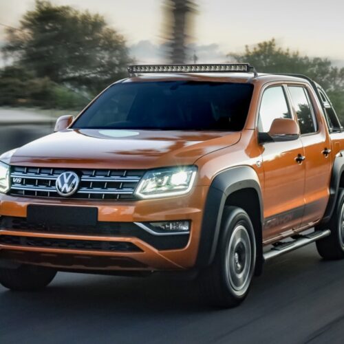 Kuvassa Lazer lisävalopaketti katolle VW Amarok 2016-