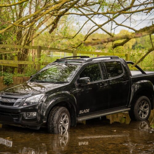 Kuvassa Lisävalopaketti katolle Isuzu D-MAX, Lazer Linear 36