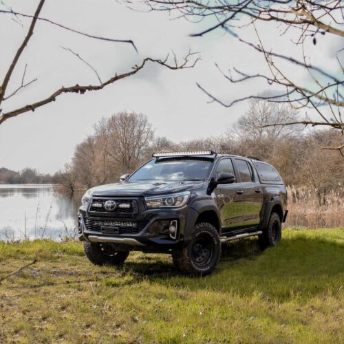 Kuvassa Lisävalopaketti katolle Toyota Hilux 2017-, Lazer lisävaloilla