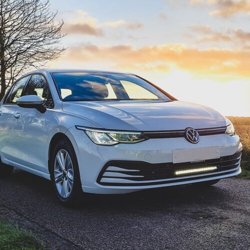 Kuvassa Lazer Grille Kit VW Golf MK8 20-, Linear 18 valoilla