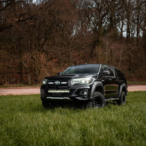 Kuvassa Lisävalopaketti Puskuriin Toyota Hilux 17-, Lazer Triple-R 16 valolla