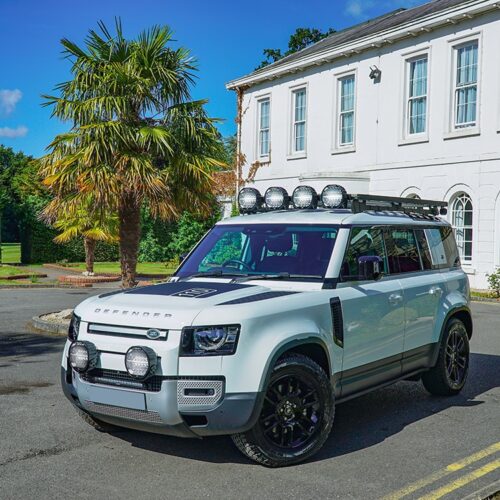 Kuvassa Lazer Lisävalopaketti puskuriin Land Rover Defender 2020-