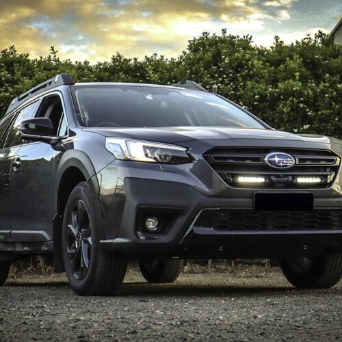 Kuvassa Lazer Grille Kit Subaru Outback 2020- Linear 6 valoilla