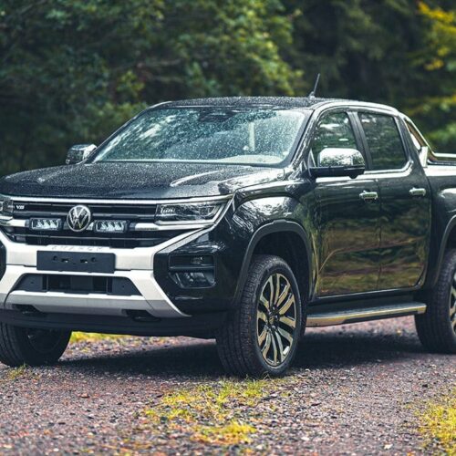 Kuvassa Lazer Grille Kit VW Amarok 2023-, Triple-R 750 valoilla