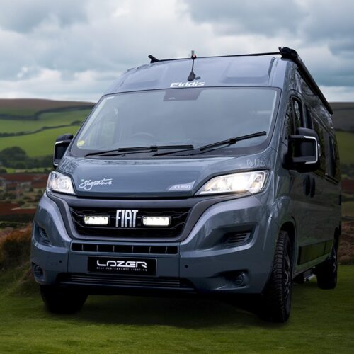 Kuvassa Lazer Grille Kitt Fiat Ducato 2022- Triple-R 750 Lisävaloilla