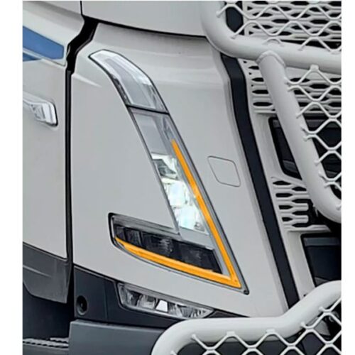 Kuvassa LED-Päivävalosarja Volvo FH5 2021-